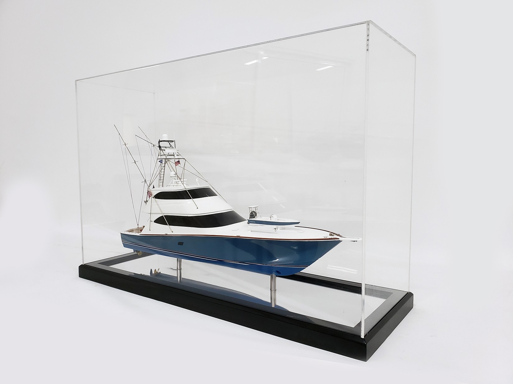 Custom Models - Viking Yachts - Viking 82 custom model replica - Abordage