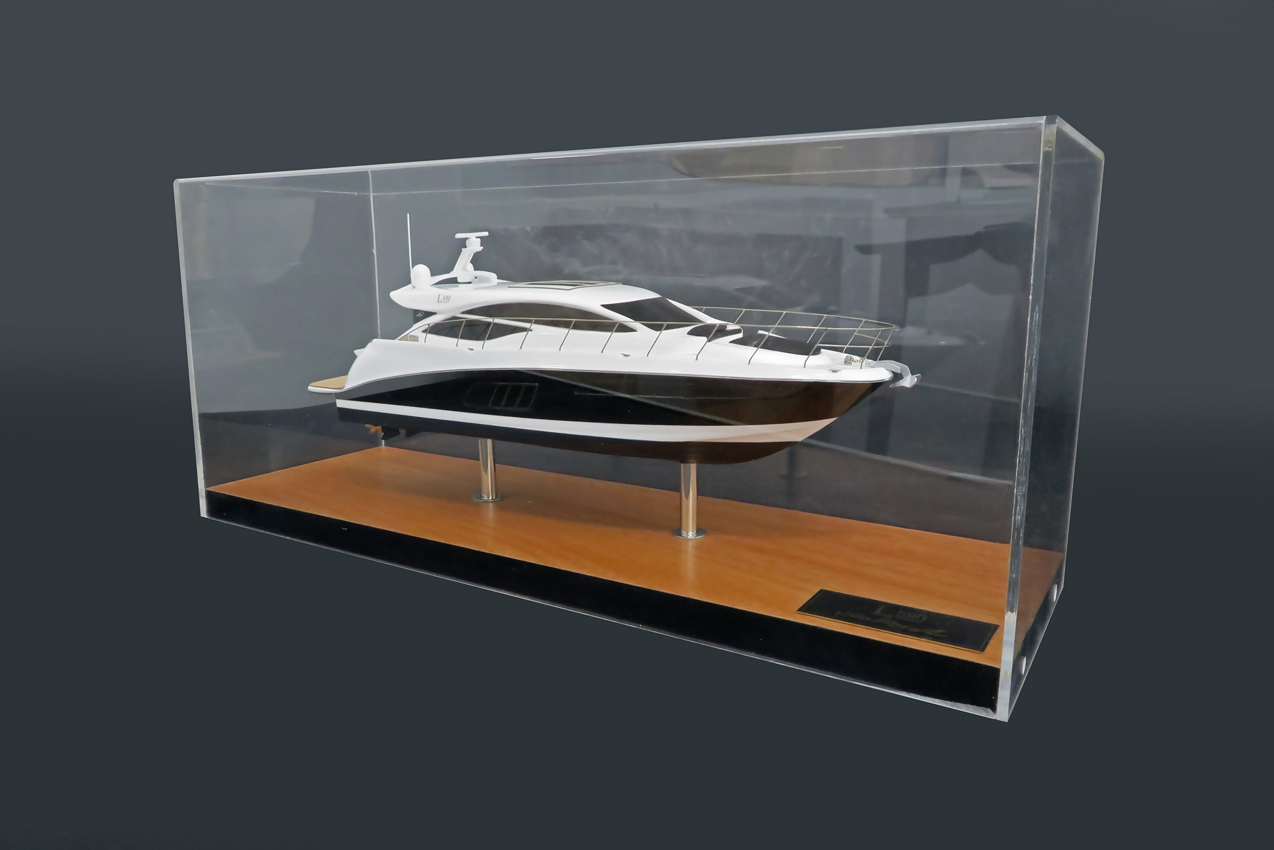 Custom Desk Models - Sea Ray - Sea Ray L590 Express custom desk model - Abordage