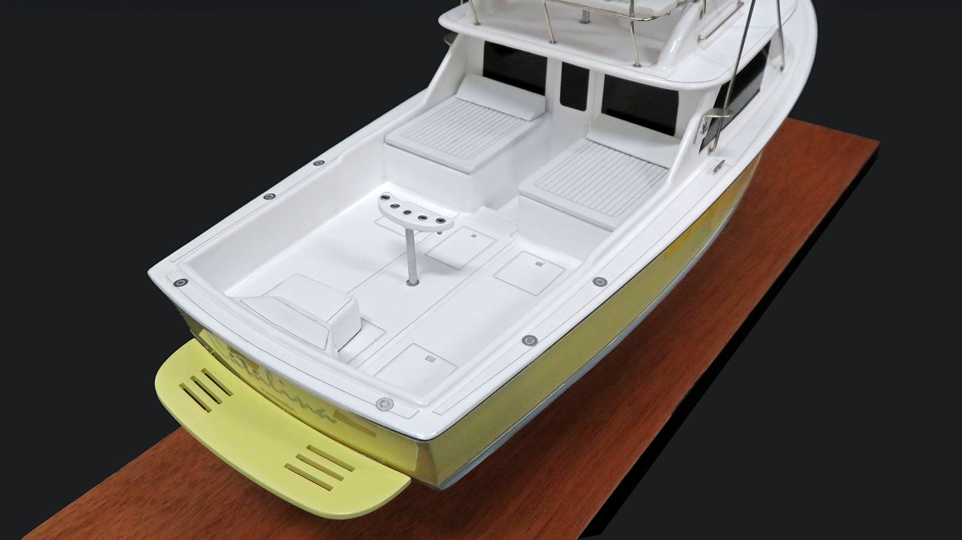 Custom Desk Models - Bertram - Bertram 31 custom desk model with tuna tower - Abordage