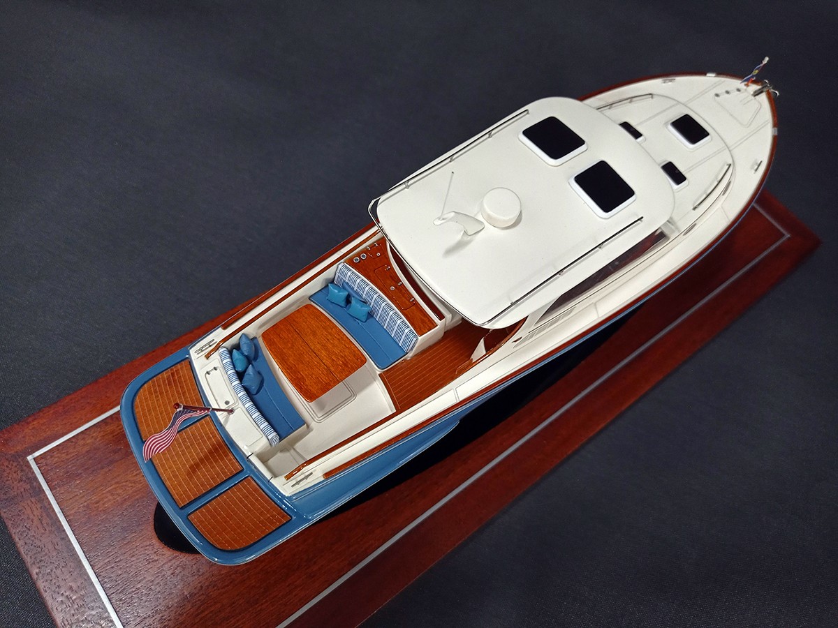 Custom Desk Models - Hinckley - Hinckley Picnic 40 custom desk model - Abordage