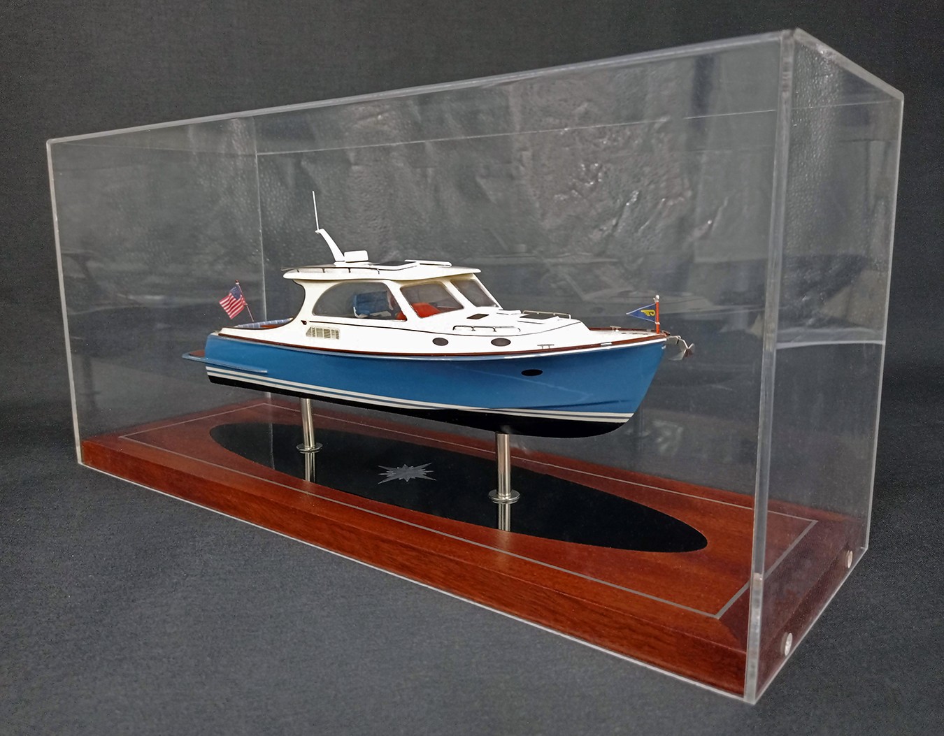 Custom Desk Models - Hinckley - Hinckley Picnic 40 custom desk model - Abordage