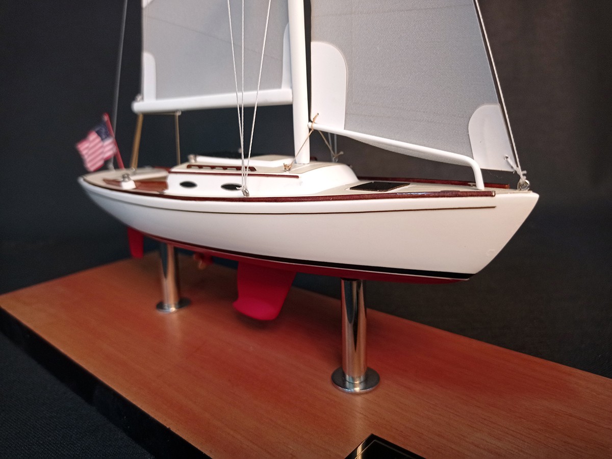 Custom Desk Models - Alerion Express - Alerion Express 28 custom desk model small replica - Abordage