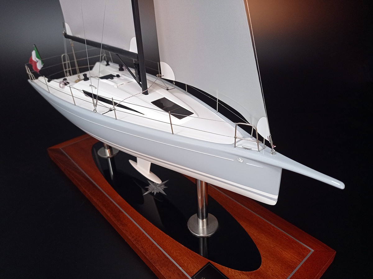 Custom Models - Italia Yachts - Italia Yacht 11.98 custom model replica - Abordage