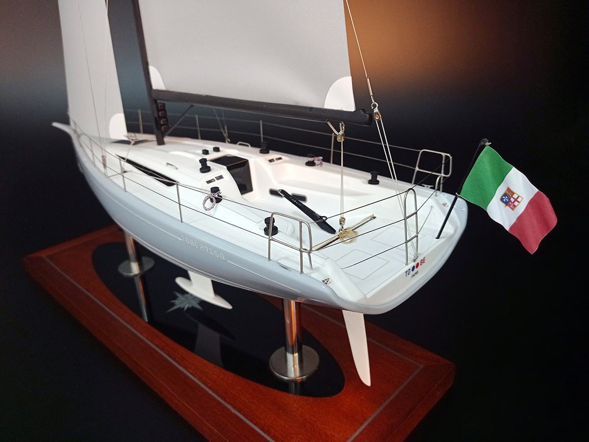 Custom Models - Italia Yachts - Italia Yacht 11.98 custom model replica - Abordage