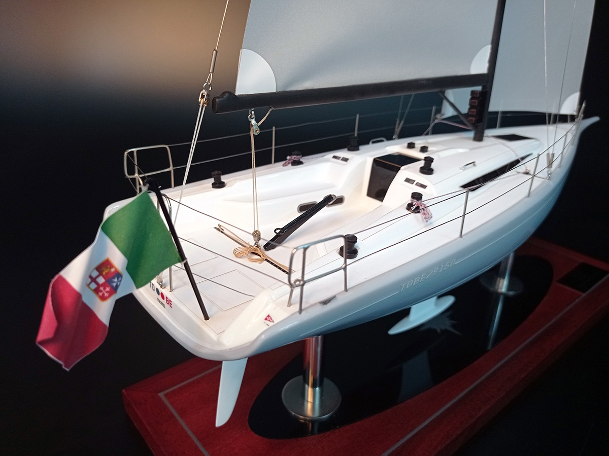 Custom Models - Italia Yachts - Italia Yacht 11.98 custom model replica - Abordage