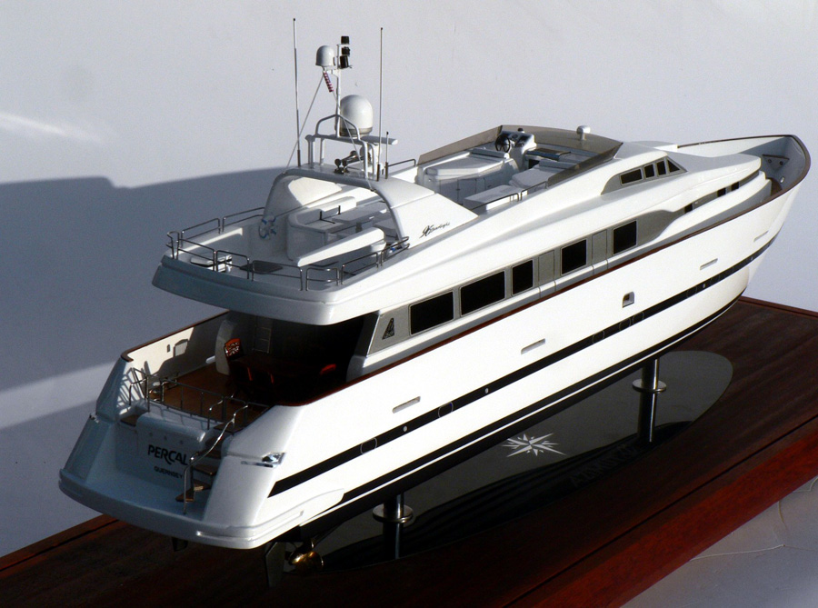 Custom Models - - Azimut 96 "Percal" - Abordage