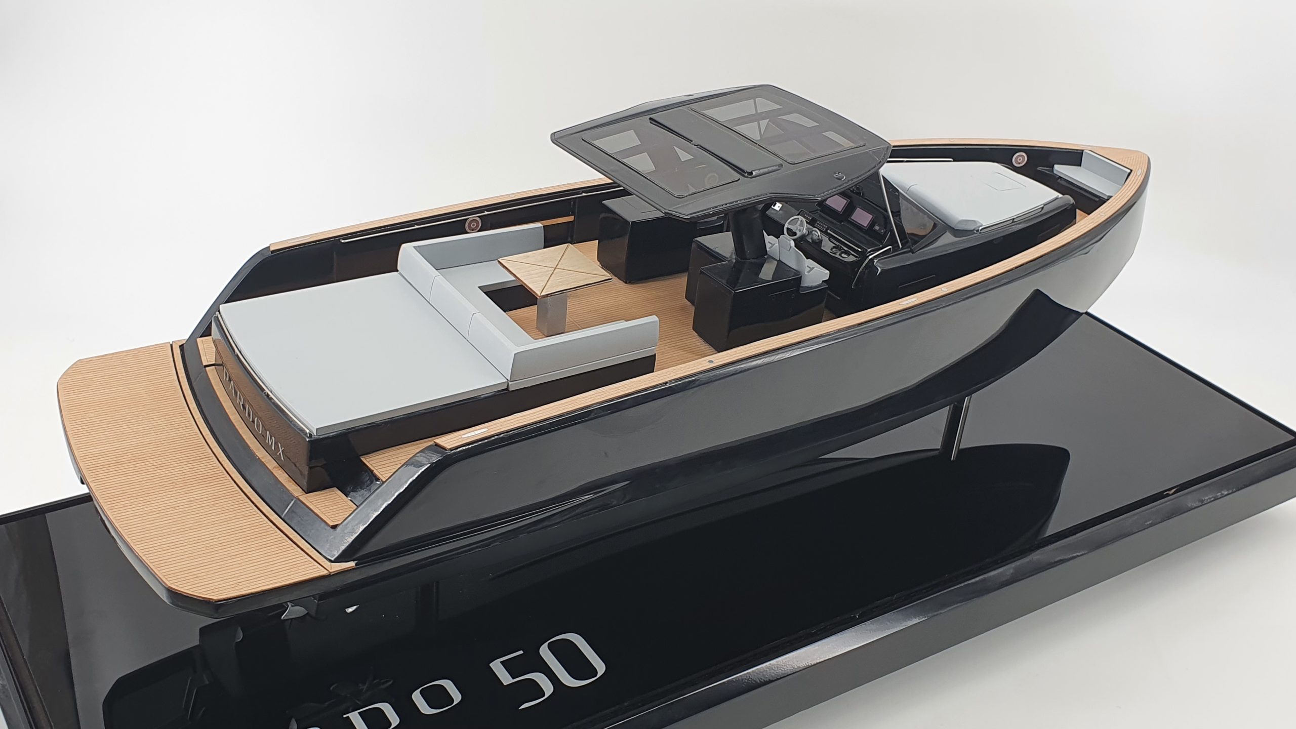 Custom Models - Pardo - Pardo 50 custom powerboat model replica - Abordage