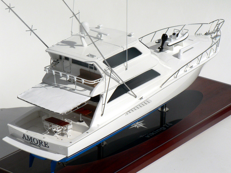 Custom Models - Viking Yachts - Viking 74 "Amore" - Abordage