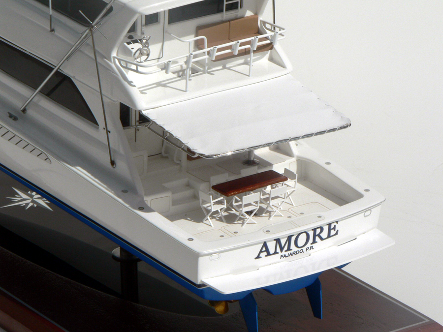 Custom Models - Viking Yachts - Viking 74 "Amore" - Abordage