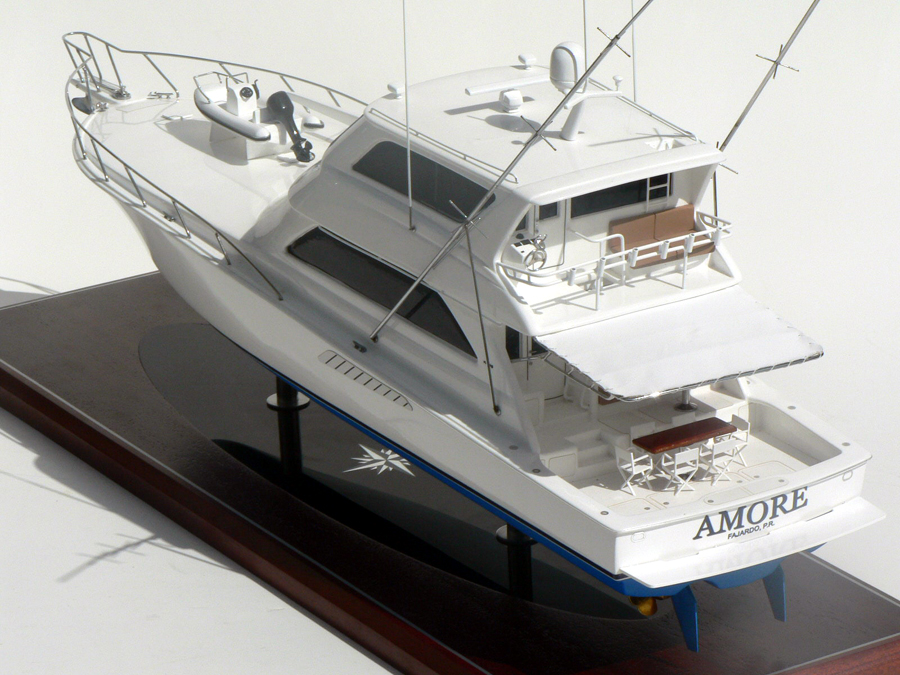 Custom Models - Viking Yachts - Viking 74 "Amore" - Abordage