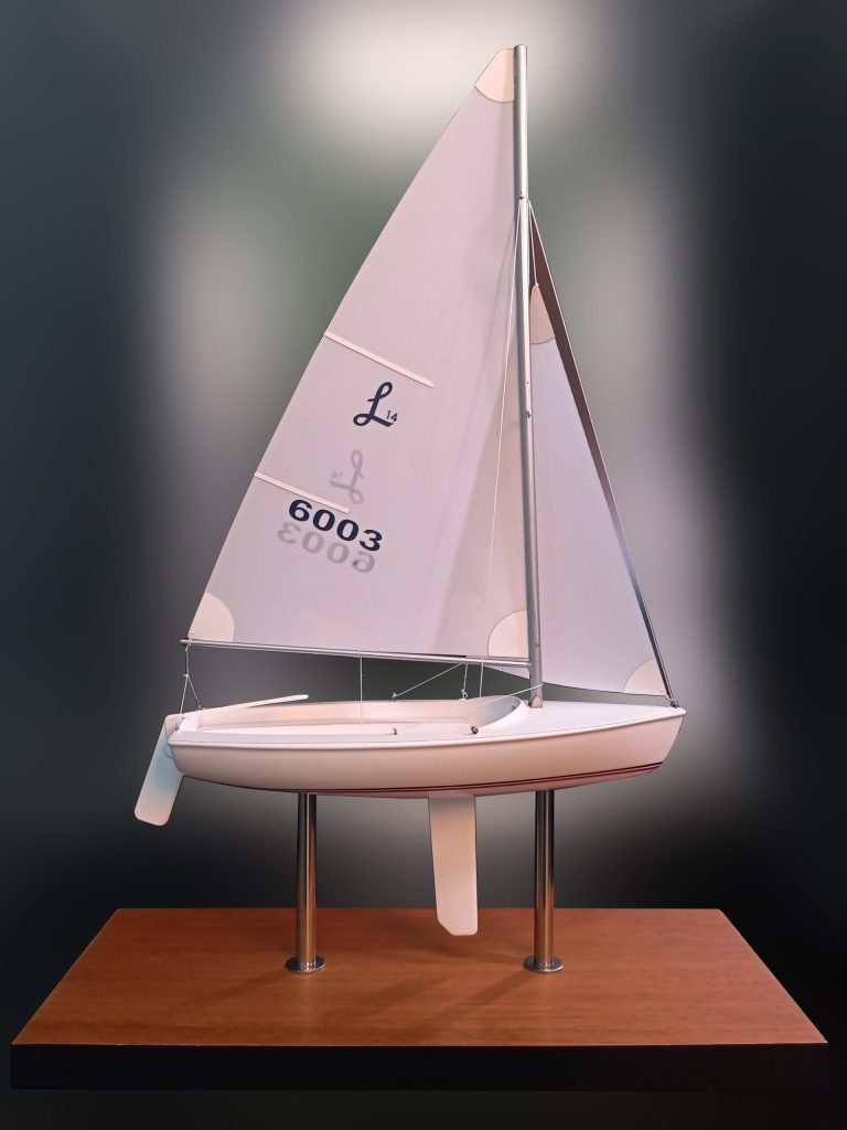 Custom Desk Models - - Lido 14 desk model - Abordage