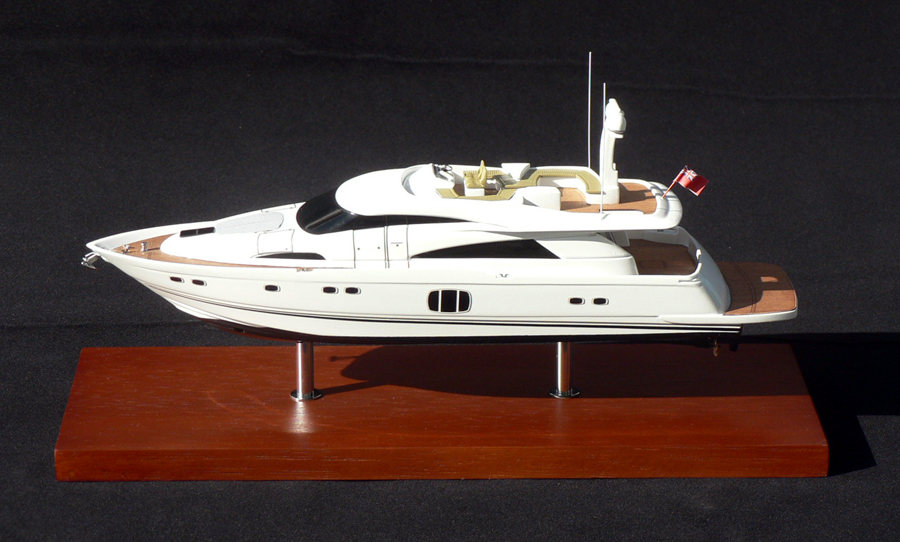 Custom Models - Fairline - Fairline Squadron 78 Desk Model - Abordage
