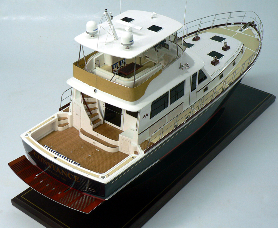 Custom Models - Grand Banks - Grand Banks Eastbay 58 "Constance" - Abordage