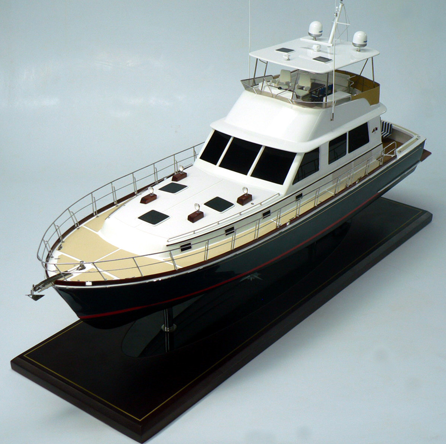 Custom Models - Grand Banks - Grand Banks Eastbay 58 "Constance" - Abordage