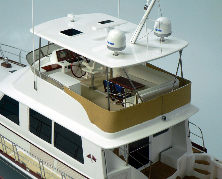 Custom Models - Grand Banks - Grand Banks Eastbay 58 "Constance" - Abordage