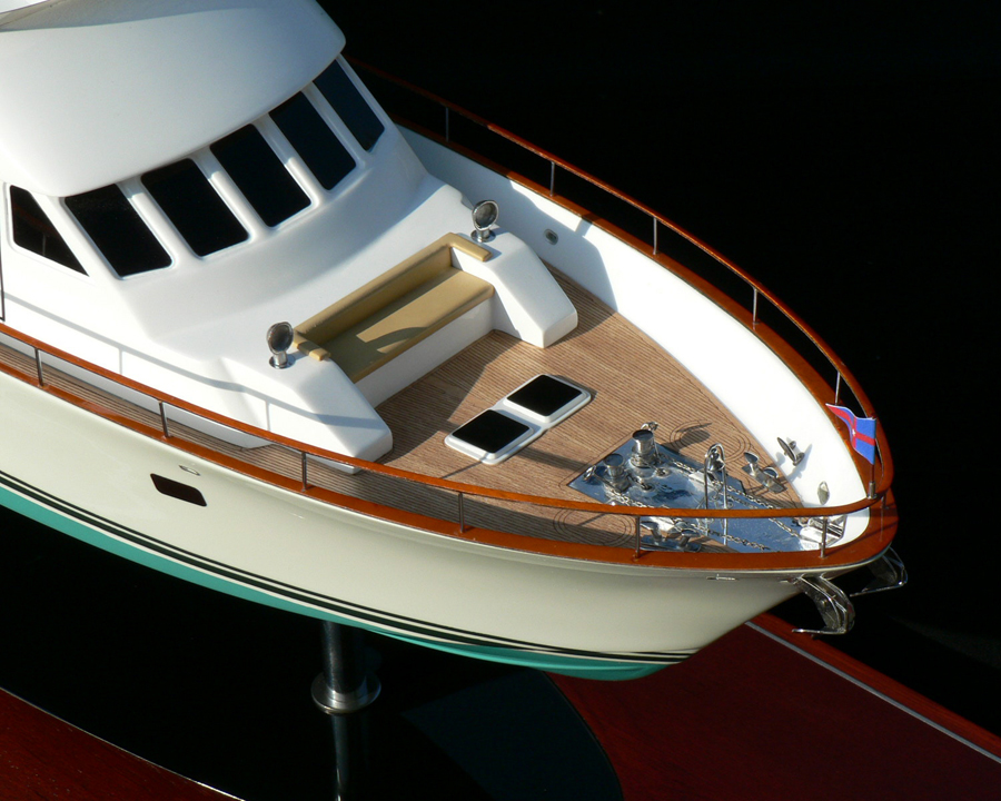 Custom Models - Hunt - Hunt 89' Motor Yacht "Tumblehome" - Abordage