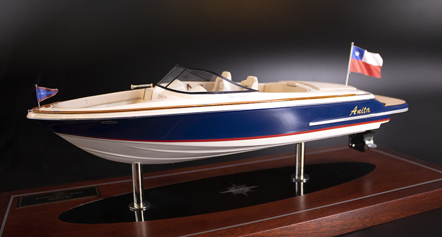 Chris Craft Launch 22 desk model