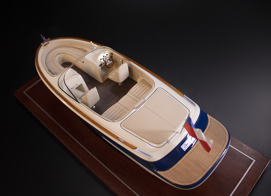Chris Craft Launch 22 desk model