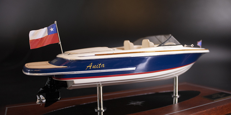 Chris Craft Launch 22 desk model