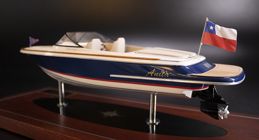 Chris Craft Launch 22 desk model