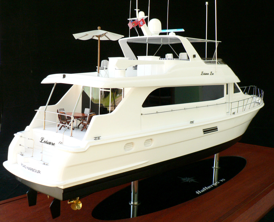 Custom Models - Hatteras - Hatteras 75 "Leisure Lee" - Abordage