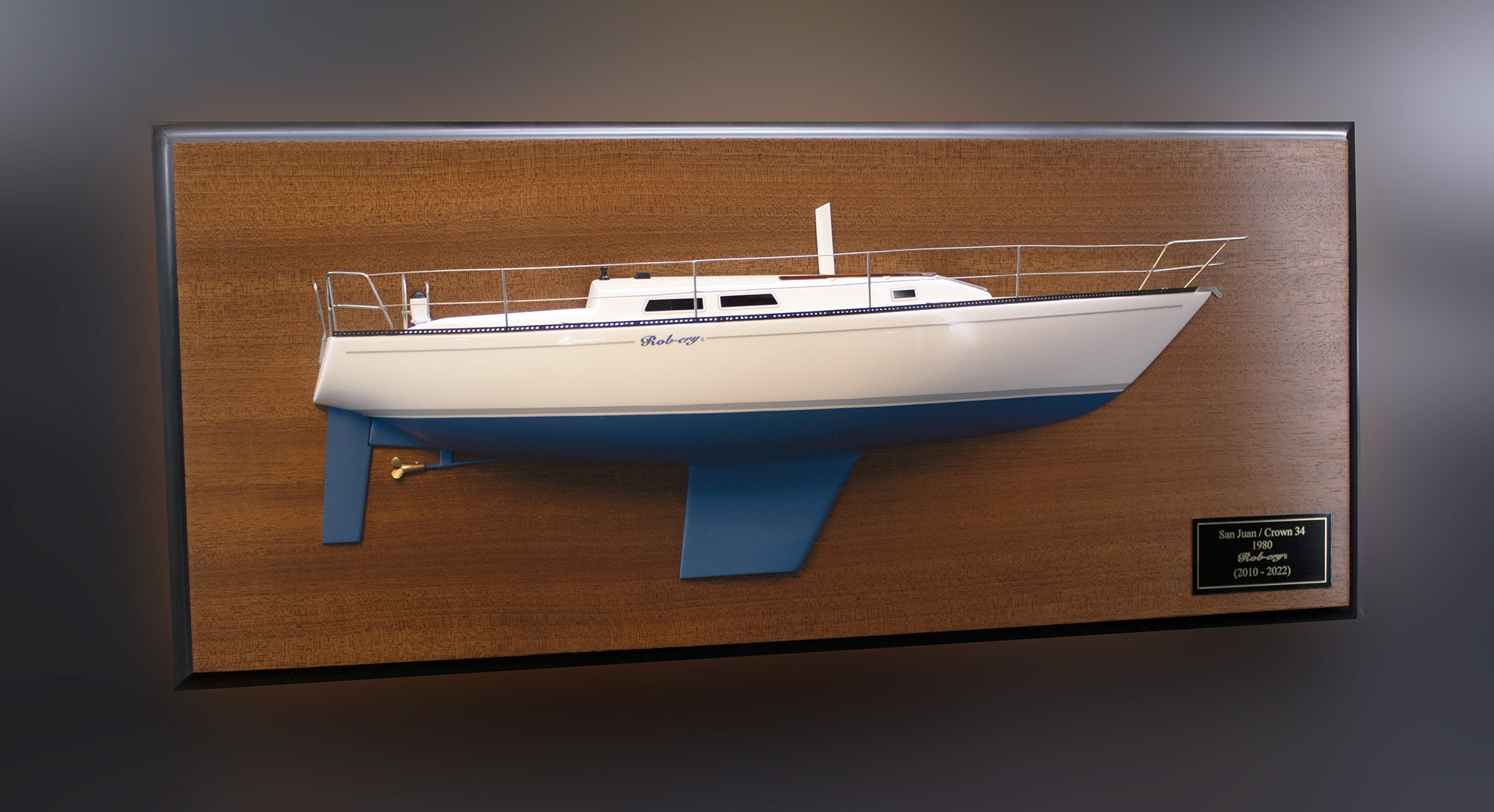 Crown 34 half model with deck details