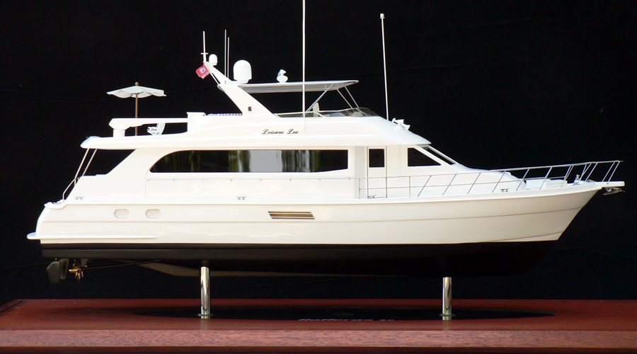 Custom Models - Hatteras - Hatteras 75 "Leisure Lee" - Abordage