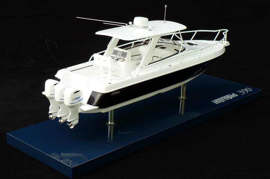 Custom Models - Intrepid Powerboats - Intrepid 390 Sport Yacht - Abordage
