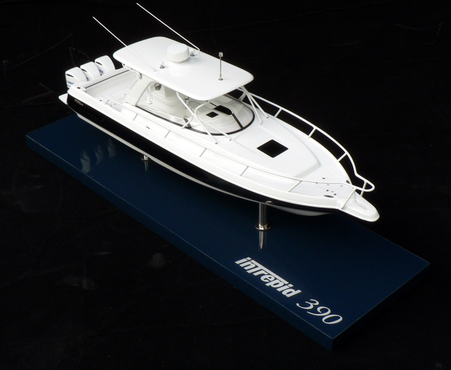 Custom Models - Intrepid Powerboats - Intrepid 390 Sport Yacht - Abordage