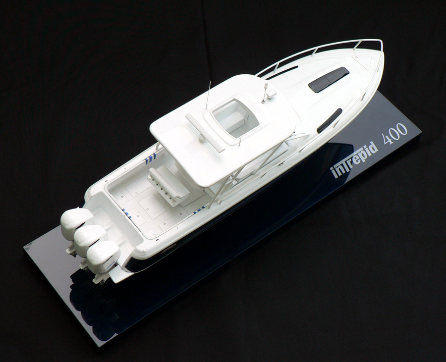 Custom Models - Intrepid Powerboats - Intrepid 400 Cuddy - Abordage