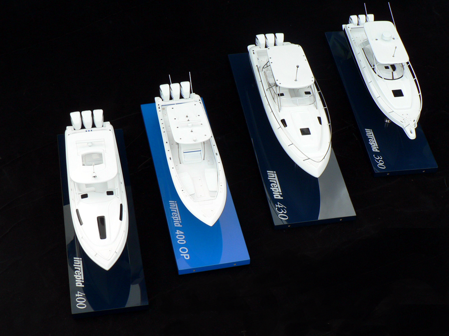 Custom Models - Intrepid Powerboats - Intrepid 400 Cuddy - Abordage