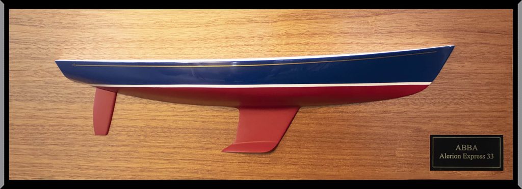 Alerion Express 33 flushdeck half hull