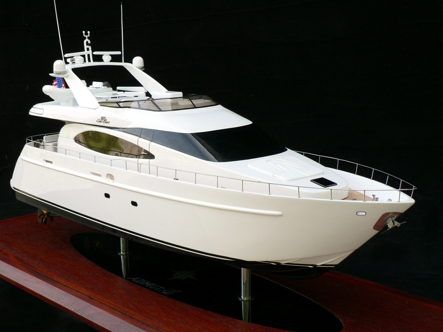 Custom Models - - Azimut 70 Flybridge Range "Sea Bear" - Abordage