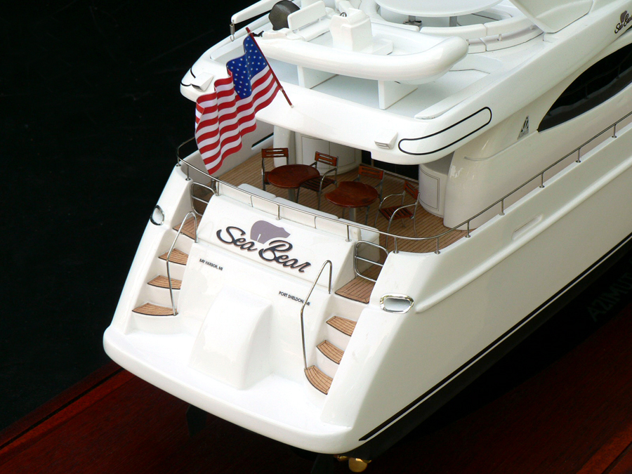 Custom Models - - Azimut 70 Flybridge Range "Sea Bear" - Abordage