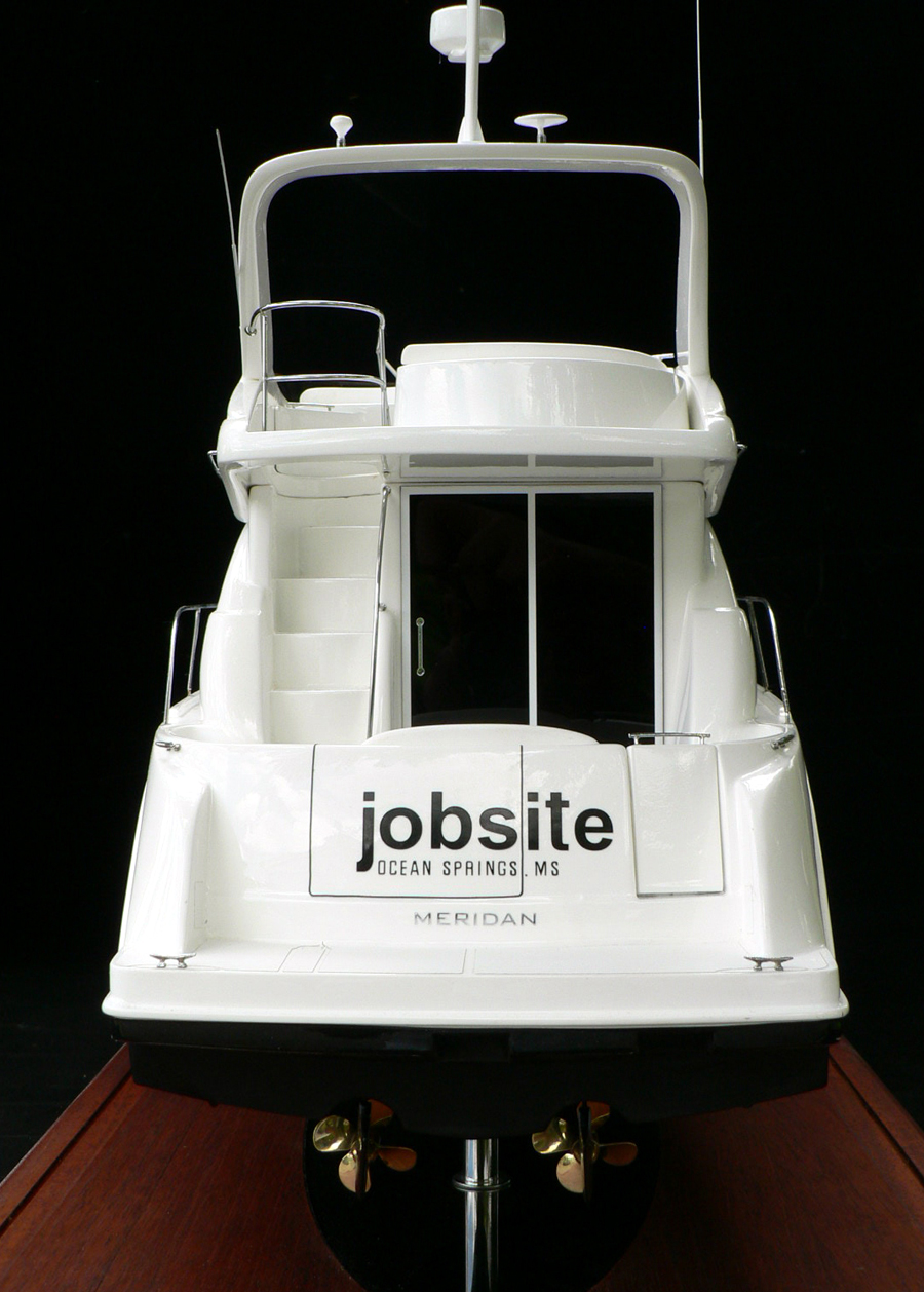 Custom Models - Meridian - Meridian 341 Sedan "Jobsite" - Abordage