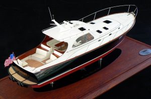 Custom Models - Hinckley - Hinckley Talaria 44 MK II "Upshort" - Abordage