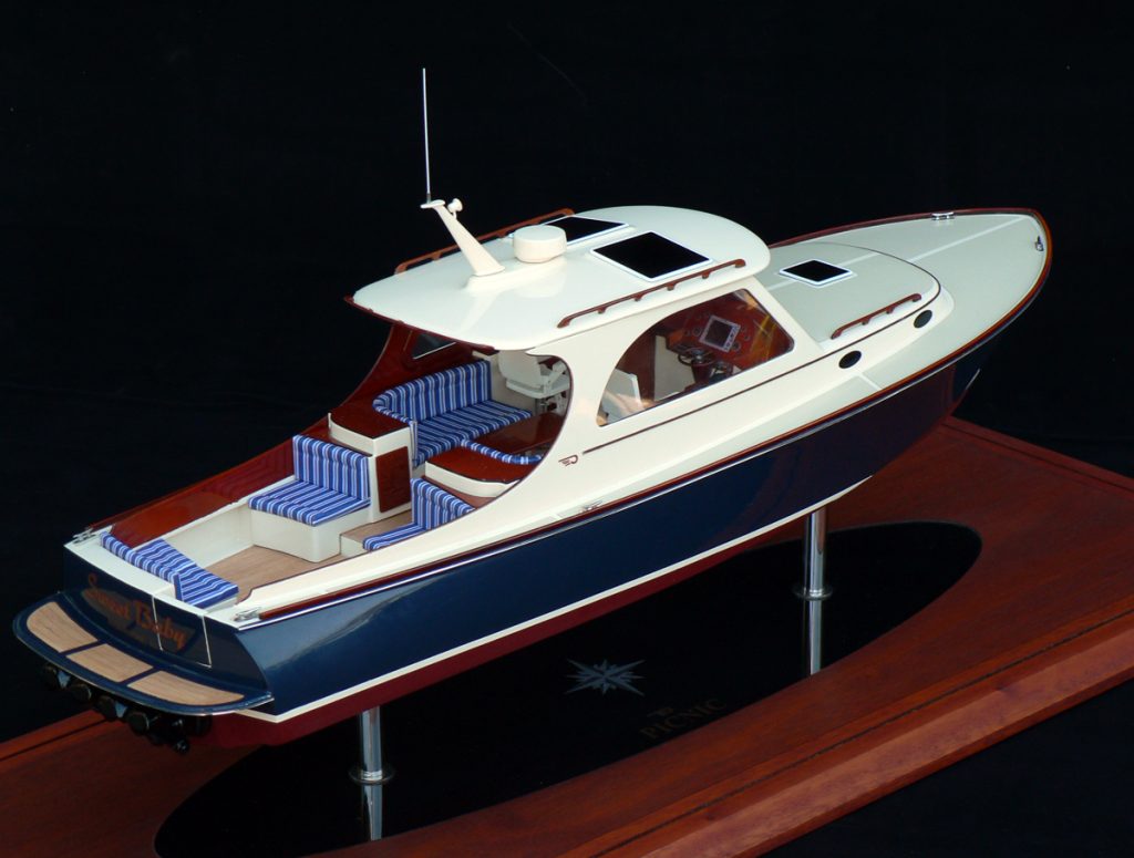 Custom Models - Hinckley - Hinckley Picnic Boat MK III " Sweet Baby" - Abordage